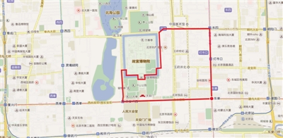 地铁东单站→东长安街向西→南长街往北→西华门大街→沿故宫